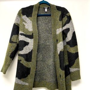 Aqua camouflage open front cardigan long sweater size small. Never worn